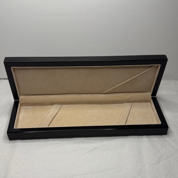 Sleek Black Rectangular Box - Picture 7 of 7